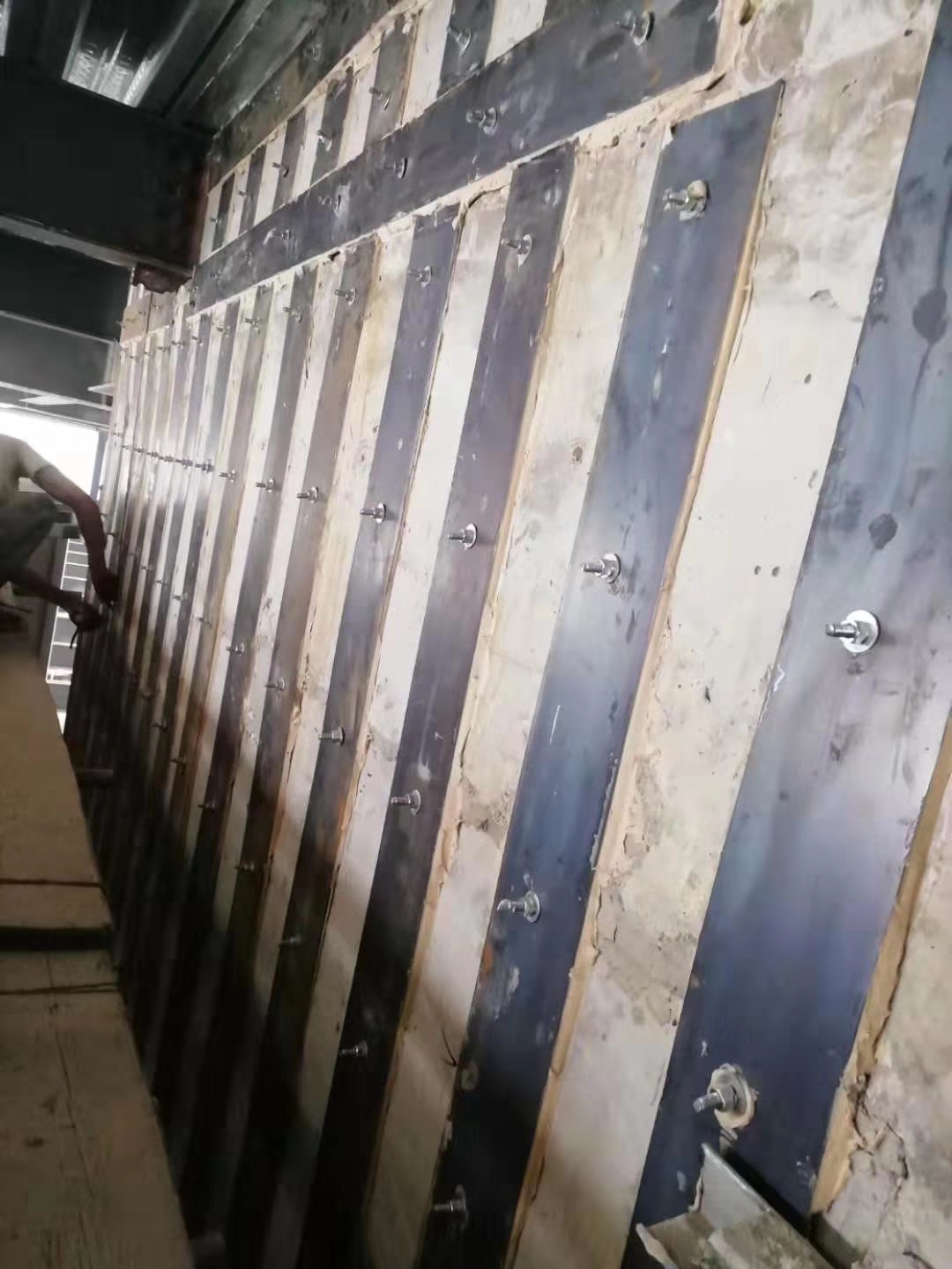 虎门港管委会粘钢加固的施工流程